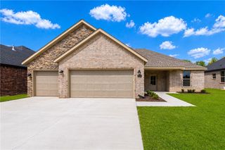2104 N Dagan Street, Siloam Springs, AR 72761