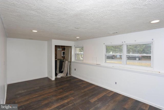 225 PENNSYLVANIA AVE, Pasadena, MD 21122