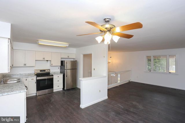 225 PENNSYLVANIA AVE, Pasadena, MD 21122