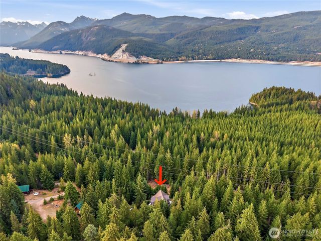 320 Lakeview Way, Easton, WA 98925