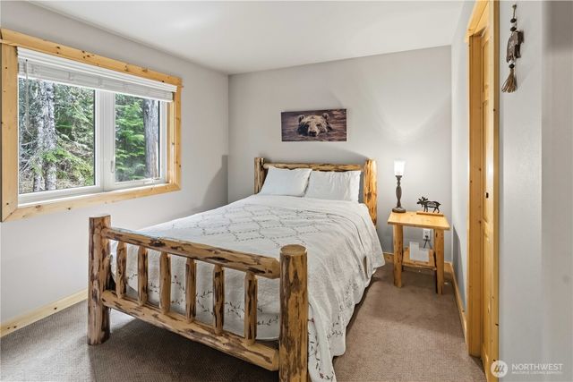 320 Lakeview Way, Easton, WA 98925