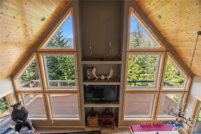 320 Lakeview Way, Easton, WA 98925