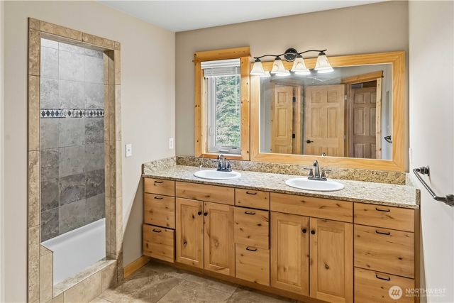 320 Lakeview Way, Easton, WA 98925