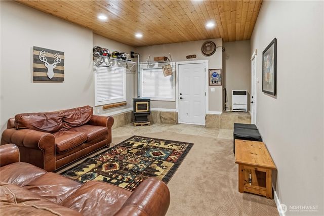 320 Lakeview Way, Easton, WA 98925