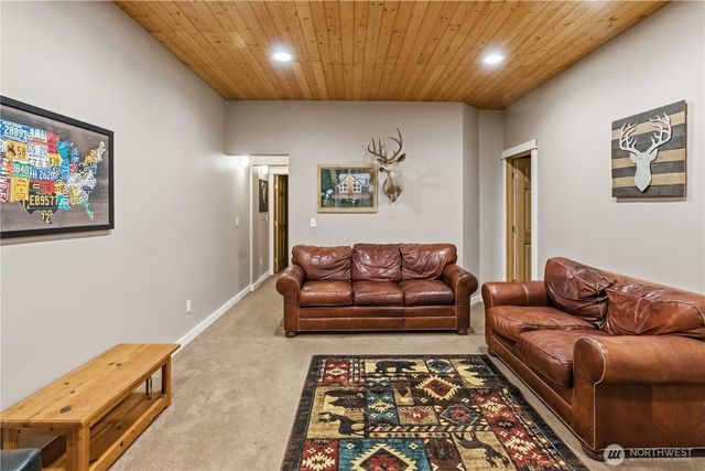 320 Lakeview Way, Easton, WA 98925