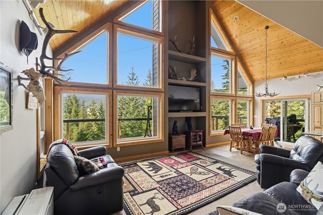 320 Lakeview Way, Easton, WA 98925