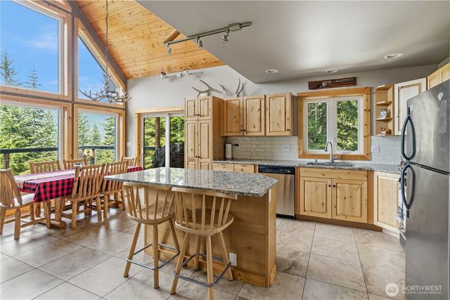 320 Lakeview Way, Easton, WA 98925