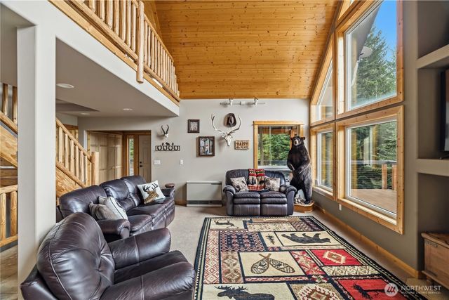 320 Lakeview Way, Easton, WA 98925