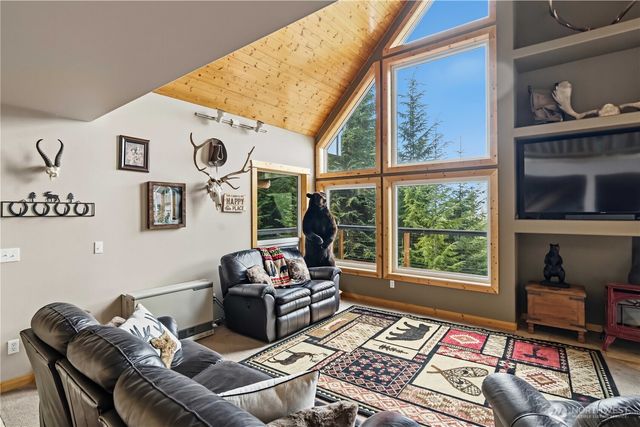 320 Lakeview Way, Easton, WA 98925