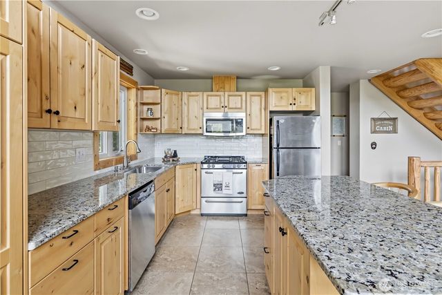 320 Lakeview Way, Easton, WA 98925