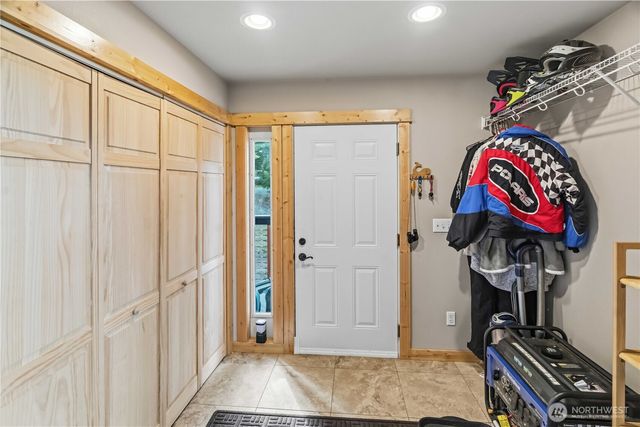 320 Lakeview Way, Easton, WA 98925