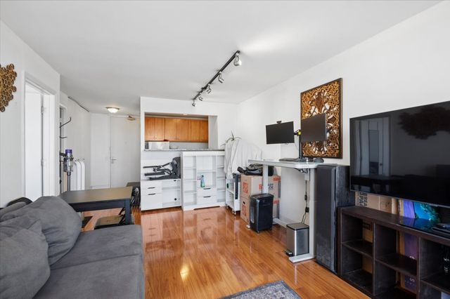 4343 N Clarendon Avenue 1809, Chicago, IL 60613