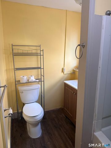 107 Hungerford Street 2nd Floor, Hartford, CT 06106