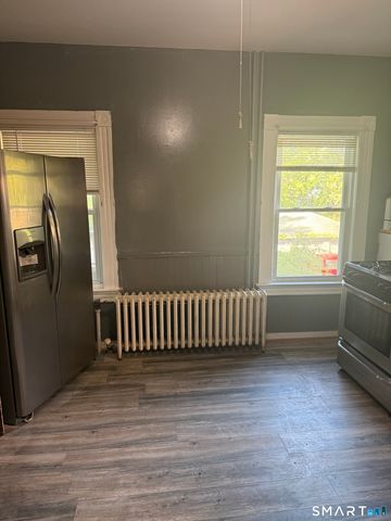 107 Hungerford Street 2nd Floor, Hartford, CT 06106