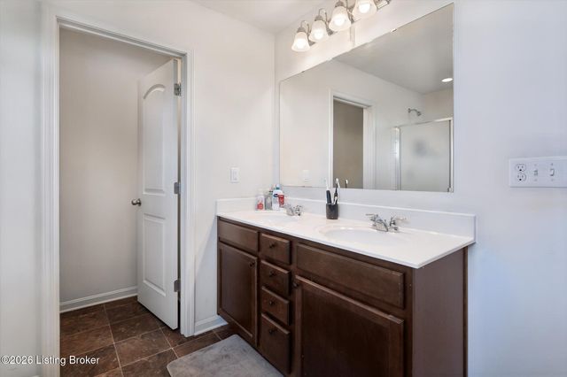11715 Beacon Ct, Louisville, KY 40299