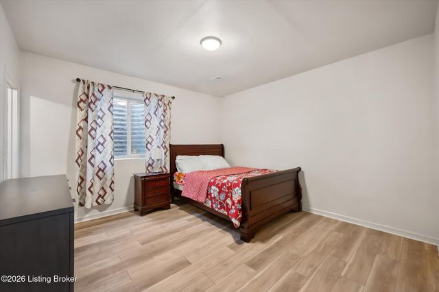 11715 Beacon Ct, Louisville, KY 40299