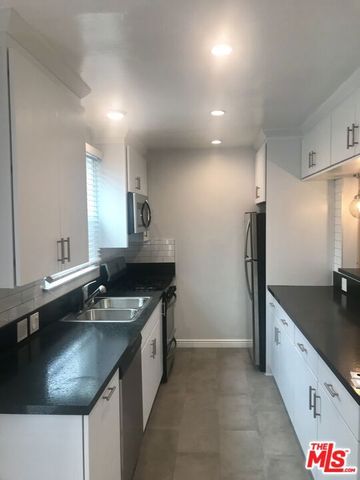 2230 Delaware Avenue, Santa Monica, CA 90404