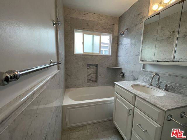 2230 Delaware Avenue, Santa Monica, CA 90404