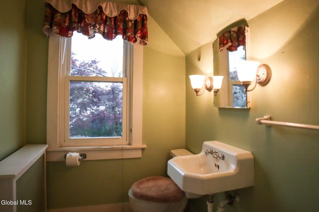 21 Turner Place, Albany, NY 12209