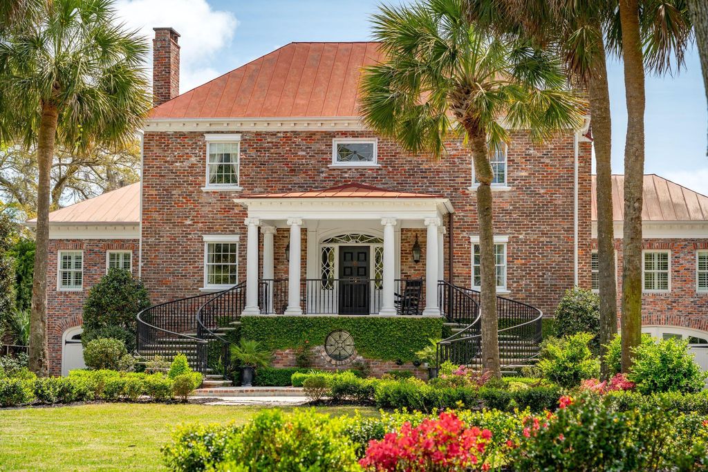 Image 10 of property listing at 13 Broughton Road, Charleston, SC 29407