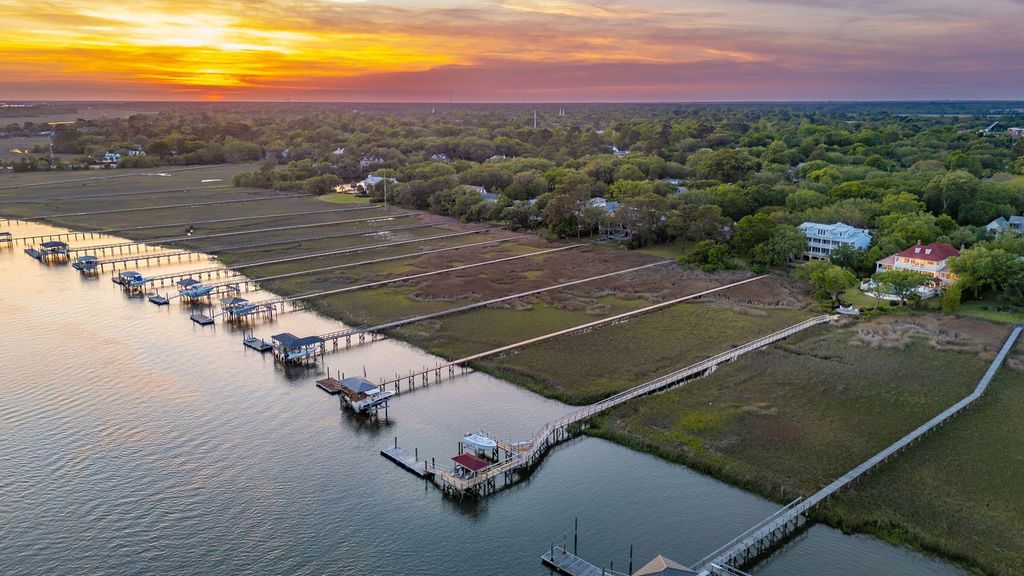 Image 104 of property listing at 13 Broughton Road, Charleston, SC 29407