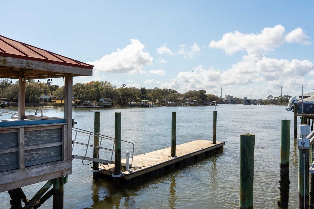 Image 112 of property listing at 13 Broughton Road, Charleston, SC 29407