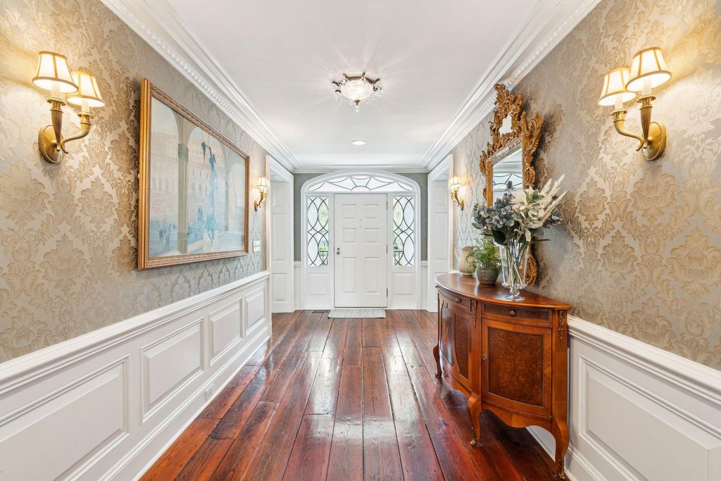 Image 16 of property listing at 13 Broughton Road, Charleston, SC 29407