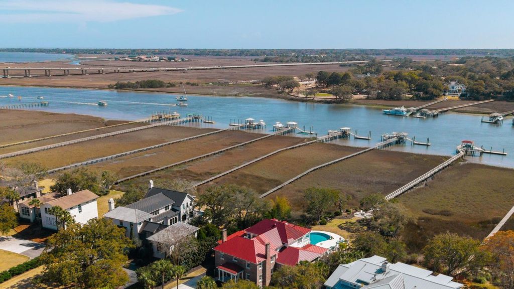 Image 2 of property listing at 13 Broughton Road, Charleston, SC 29407