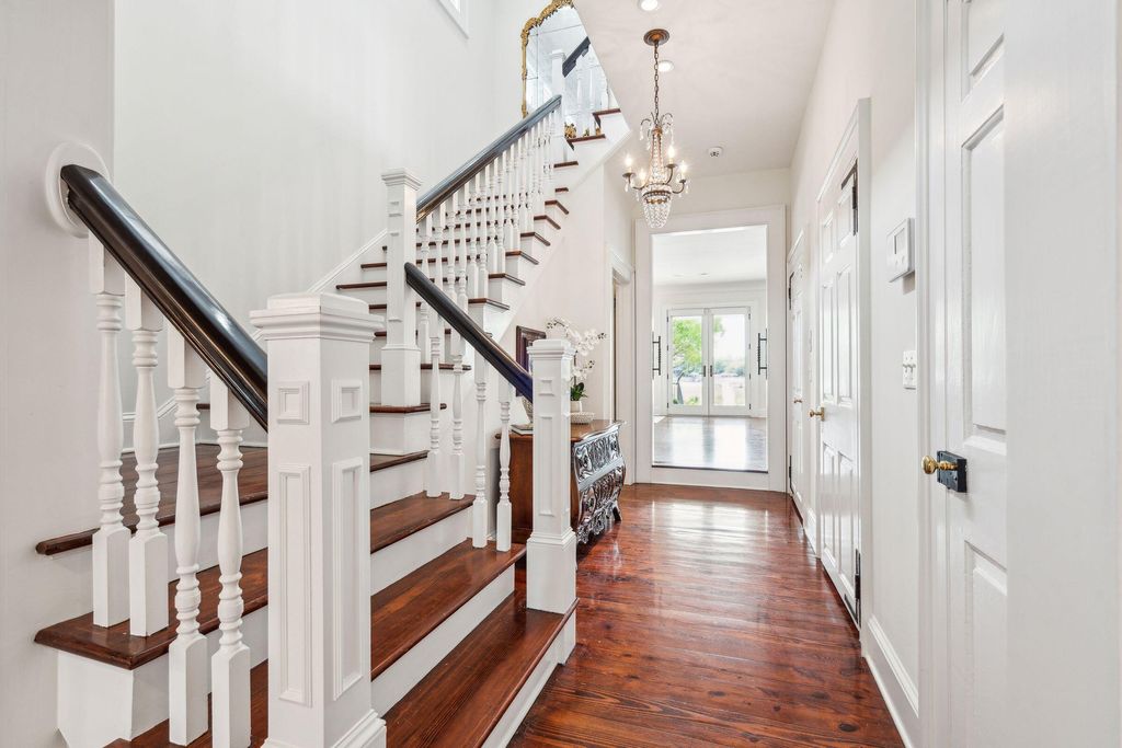 Image 23 of property listing at 13 Broughton Road, Charleston, SC 29407