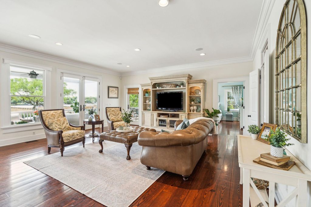 Image 26 of property listing at 13 Broughton Road, Charleston, SC 29407