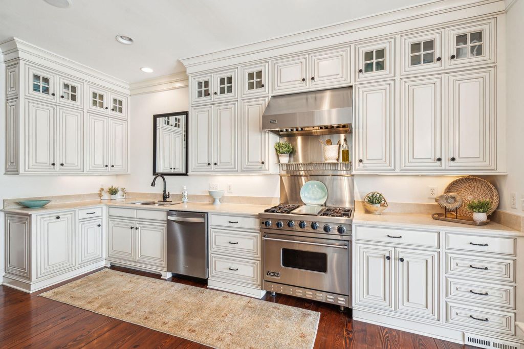 Image 36 of property listing at 13 Broughton Road, Charleston, SC 29407