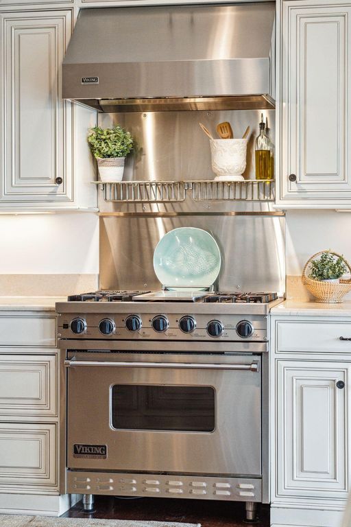 Image 37 of property listing at 13 Broughton Road, Charleston, SC 29407