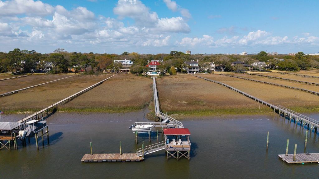 Image 4 of property listing at 13 Broughton Road, Charleston, SC 29407