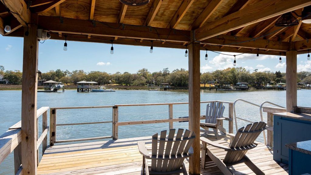 Image 6 of property listing at 13 Broughton Road, Charleston, SC 29407