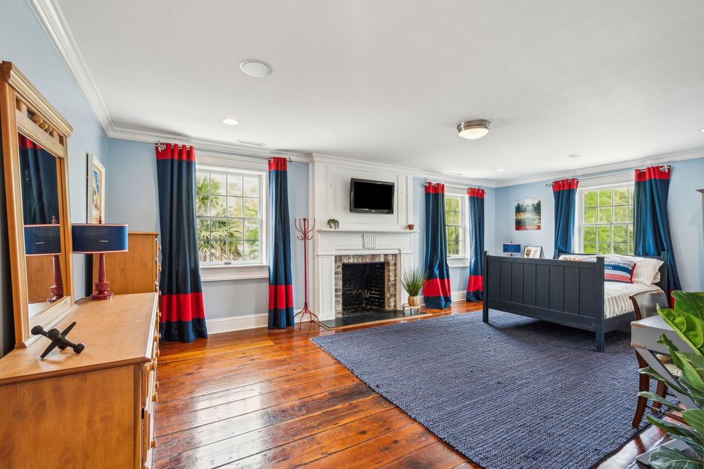 Image 60 of property listing at 13 Broughton Road, Charleston, SC 29407