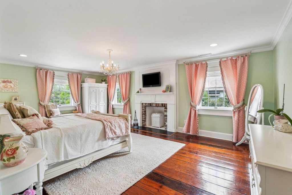 Image 63 of property listing at 13 Broughton Road, Charleston, SC 29407