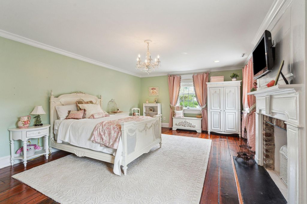 Image 64 of property listing at 13 Broughton Road, Charleston, SC 29407