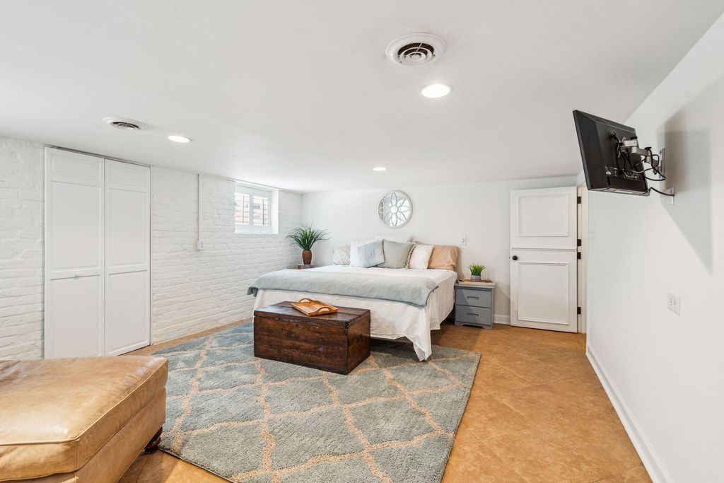 Image 68 of property listing at 13 Broughton Road, Charleston, SC 29407