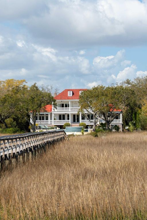 Image 7 of property listing at 13 Broughton Road, Charleston, SC 29407