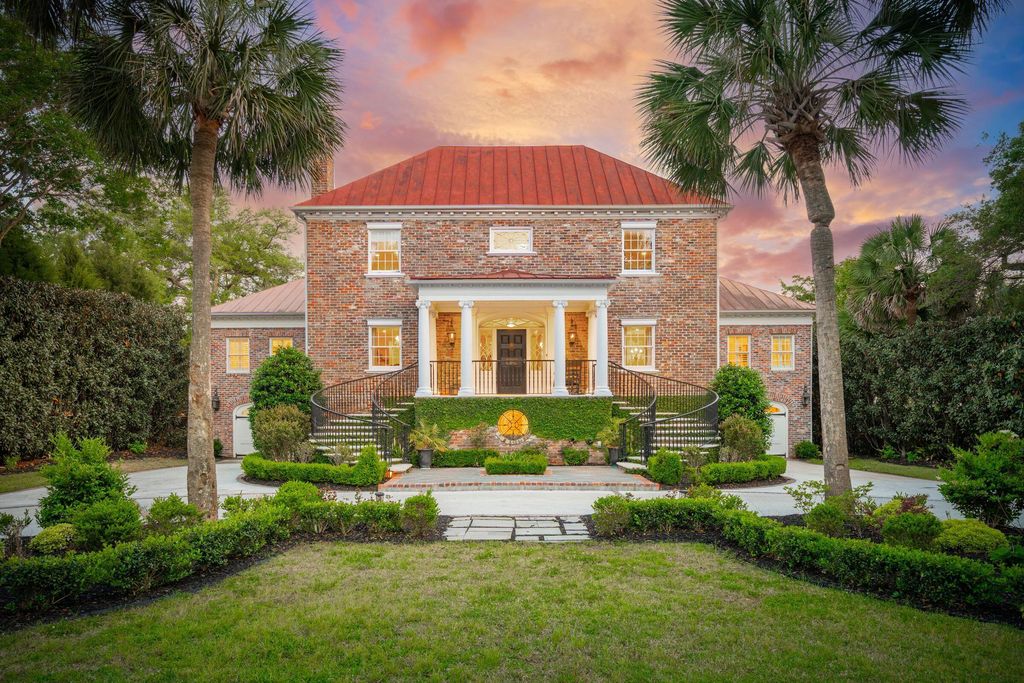 Image 9 of property listing at 13 Broughton Road, Charleston, SC 29407