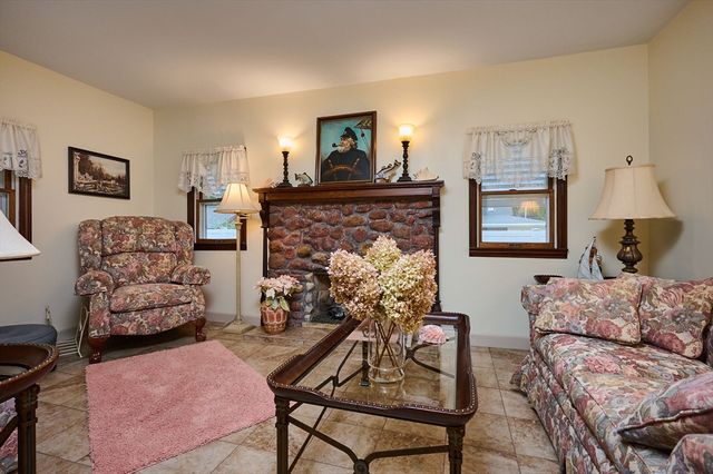 238 Dox Rd, Westfield, MA 01085
