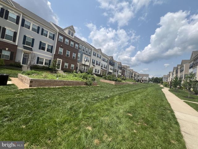9389 BARNES LOOP, Manassas, VA 20110