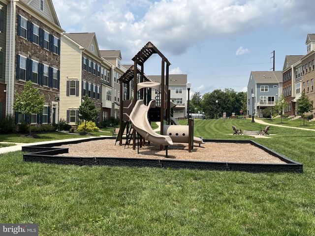 9389 BARNES LOOP, Manassas, VA 20110