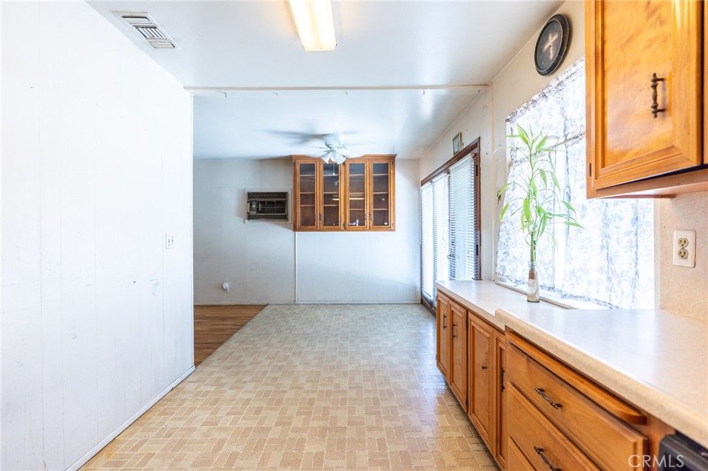 Image 12 of property listing at 10243 Saratoga Avenue, Montclair, CA 91763