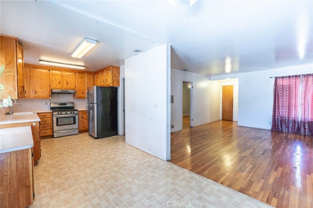 Image 13 of property listing at 10243 Saratoga Avenue, Montclair, CA 91763