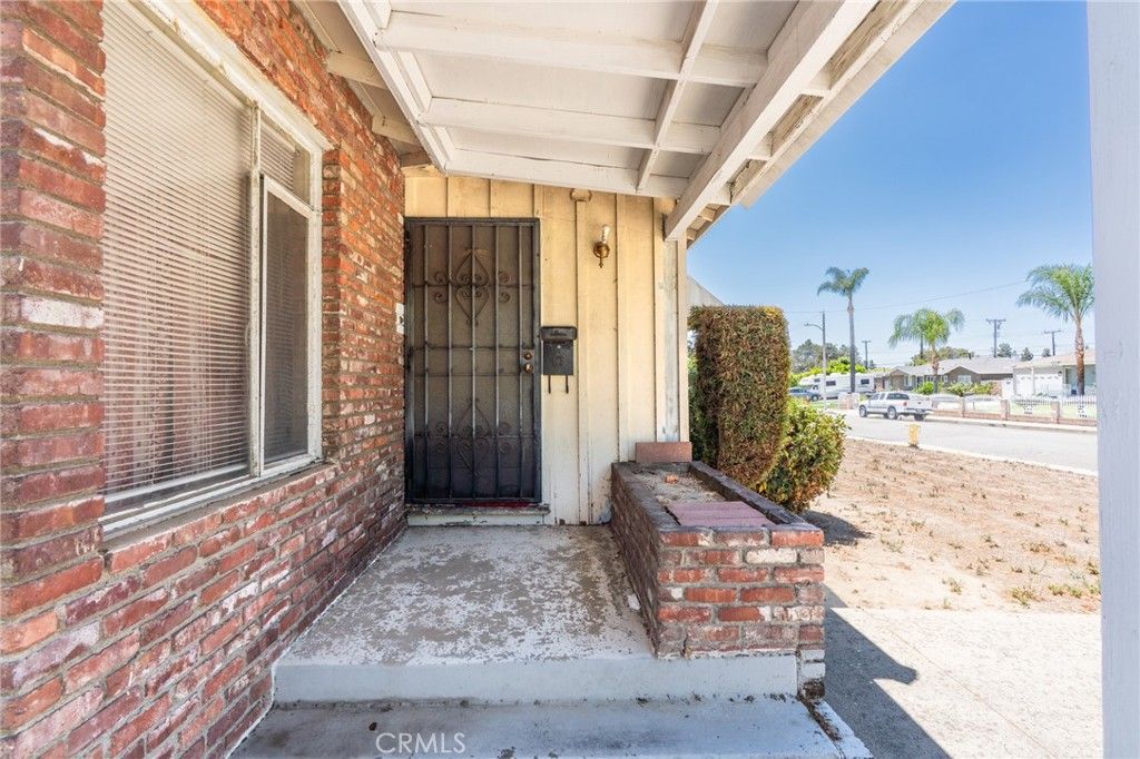 Image 4 of property listing at 10243 Saratoga Avenue, Montclair, CA 91763