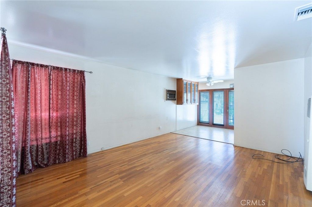 Image 5 of property listing at 10243 Saratoga Avenue, Montclair, CA 91763