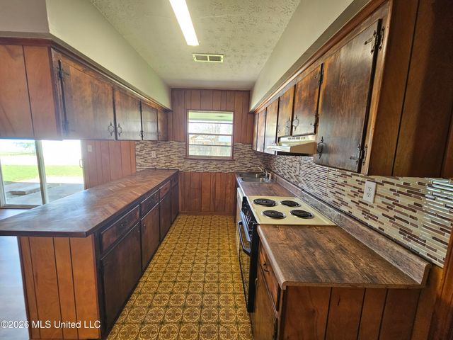 703 S Forest Avenue, Long Beach, MS 39560