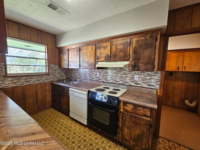 703 S Forest Avenue, Long Beach, MS 39560