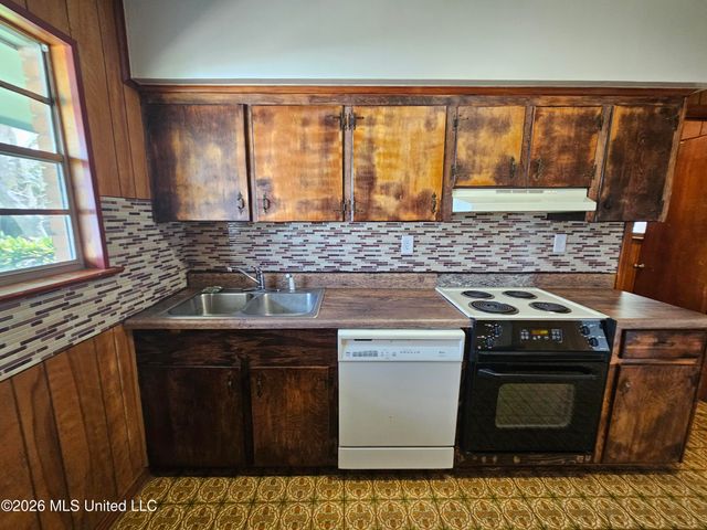 703 S Forest Avenue, Long Beach, MS 39560